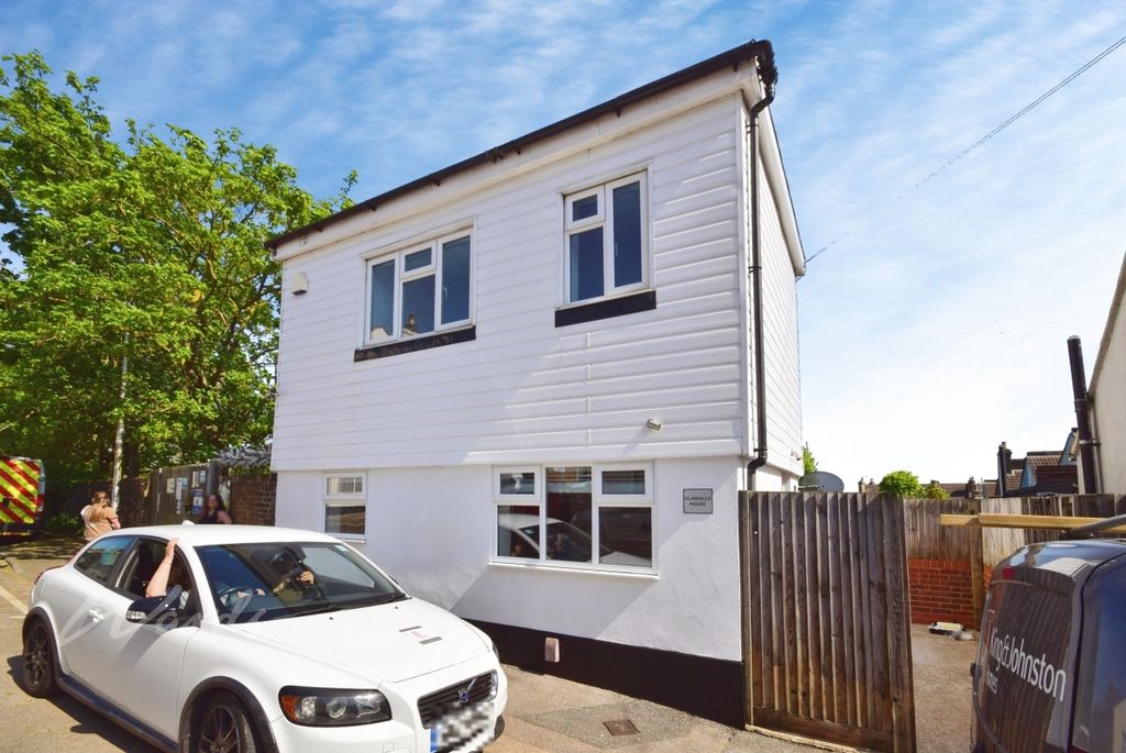 Property photo 1 of 7 Glanville Front