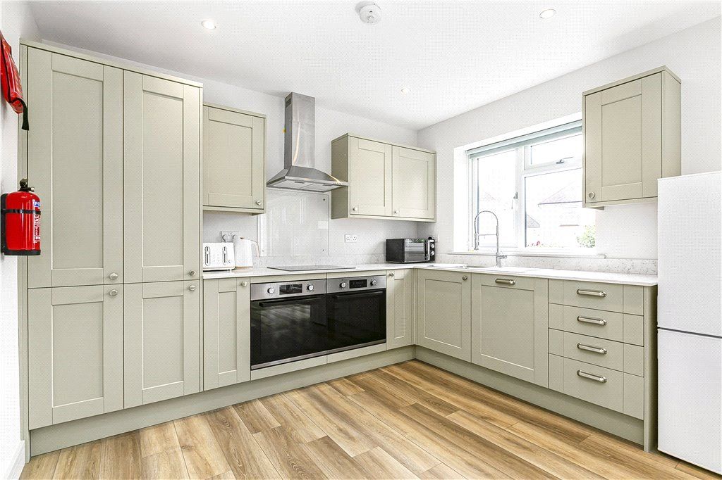 Property photo 3 of 10 Kitchen