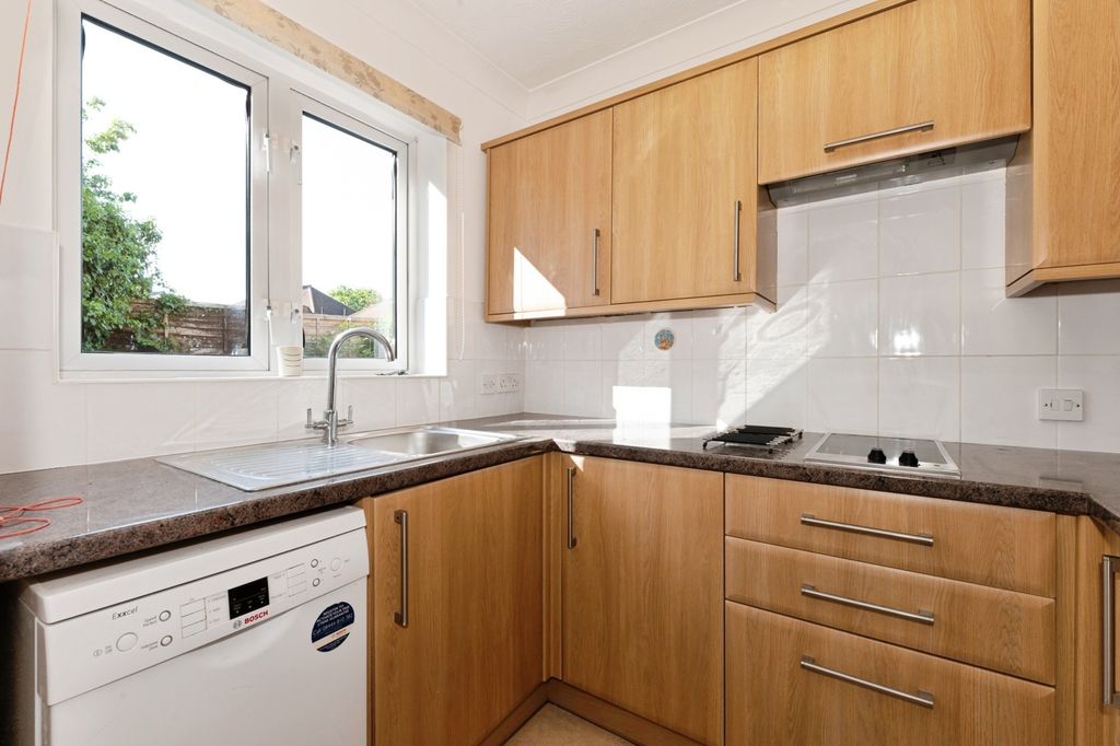 Property photo 2 of 12 Kitchen
