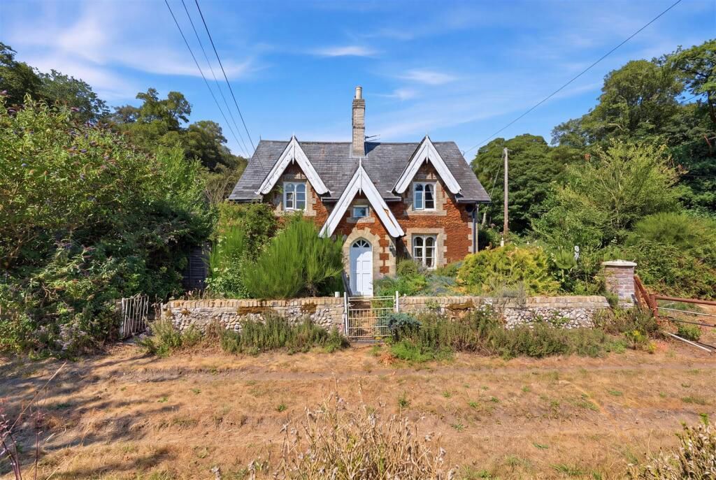 Property photo 2 of 40
