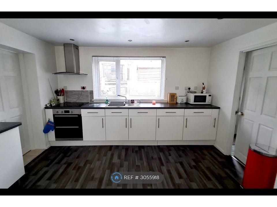Property photo 2 of 12 Kitchen