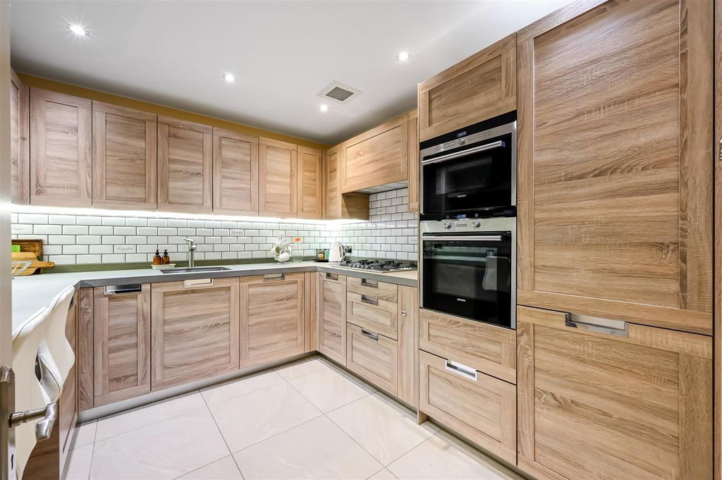 Property photo 3 of 10 Queens Gate Terrace, 51, 15-11.Jpg