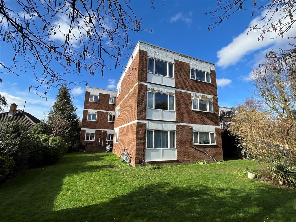 Property photo 1 of 10 13 Carlton House Feb 2.Jpg