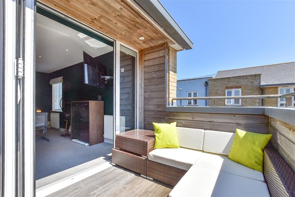 Property photo 1 of 12 Balcony