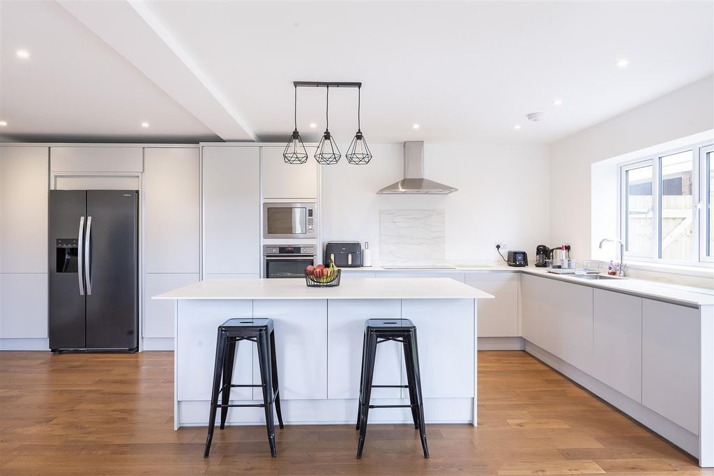 Property photo 2 of 12 79-Harpenden-Rise-08.Jpg