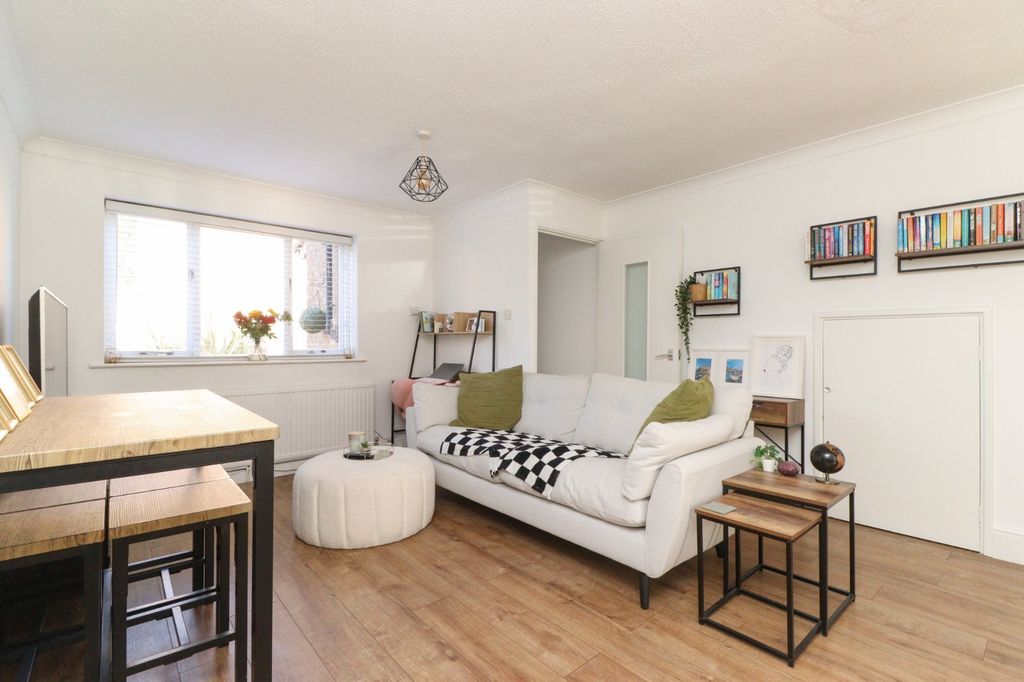 Property photo 3 of 8 Picture 3