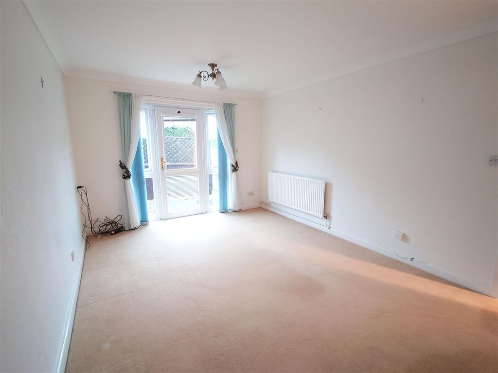 Property photo 2 of 7 Open Plan Lounge