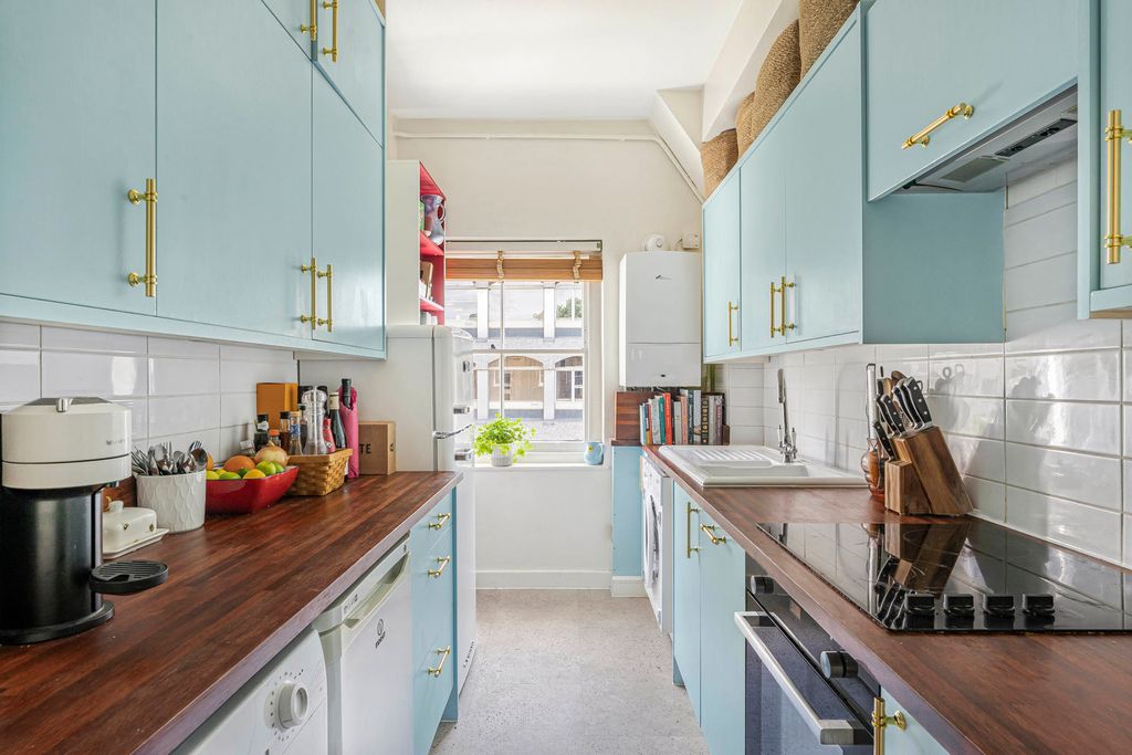 Property photo 2 of 20 Kitchen