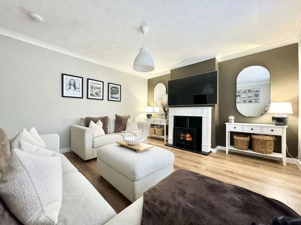 Property photo 3 of 27