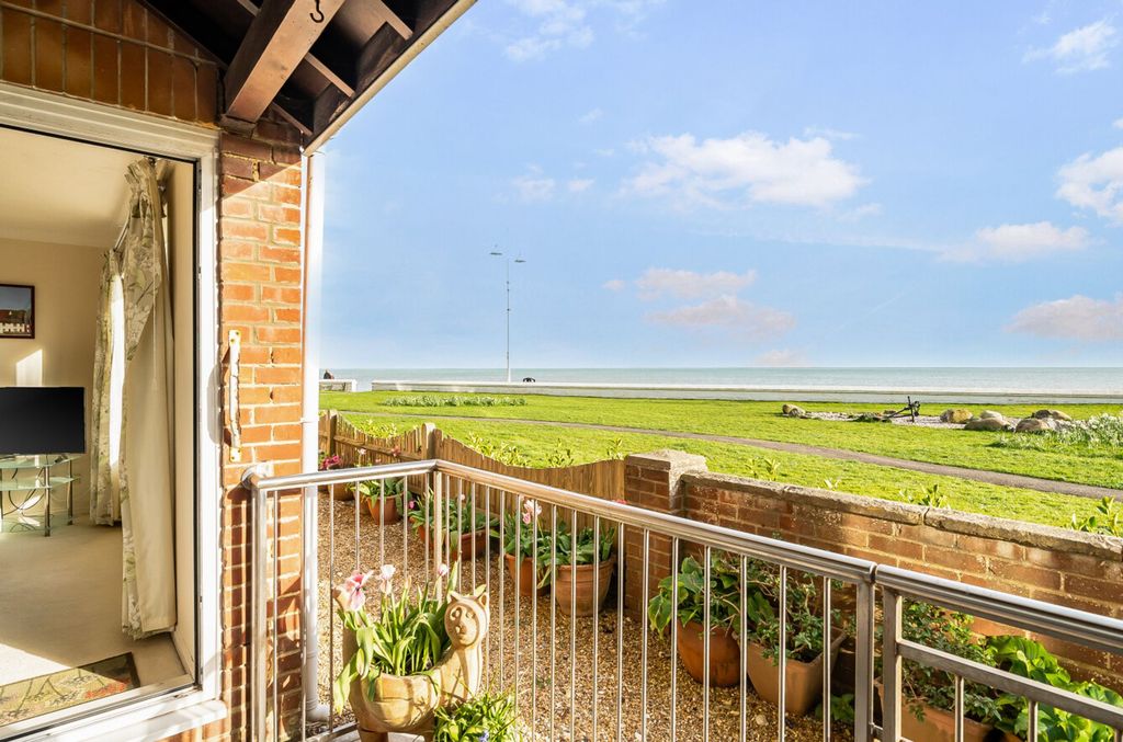 Property photo 2 of 25