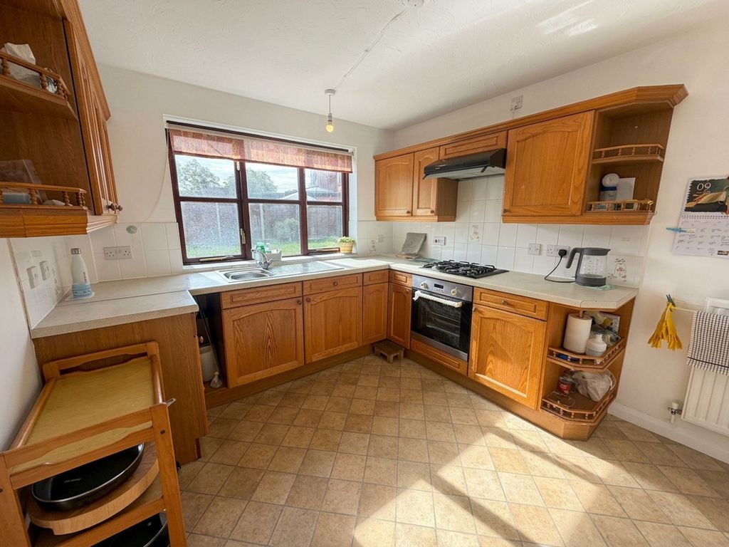 Property photo 2 of 17 Kitchen