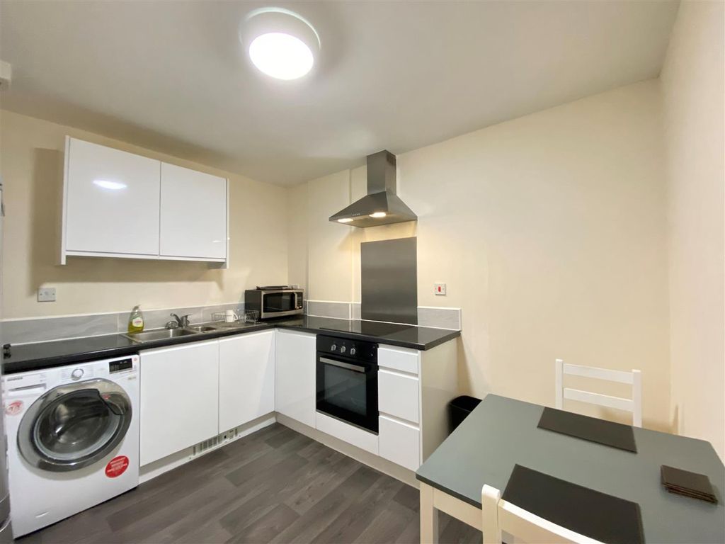 Property photo 3 of 5