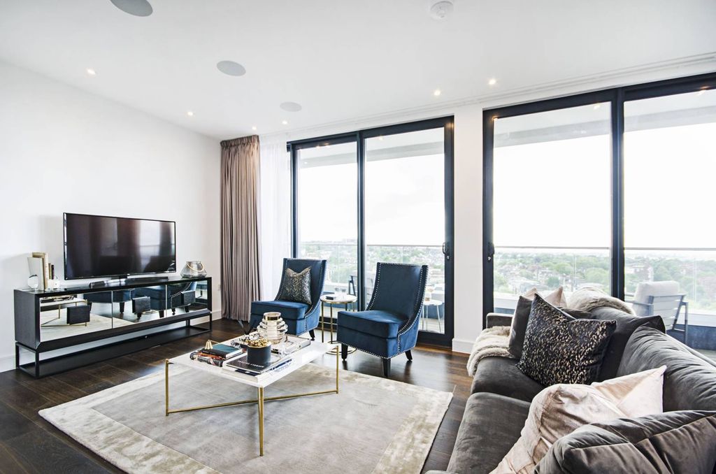 Property photo 2 of 23