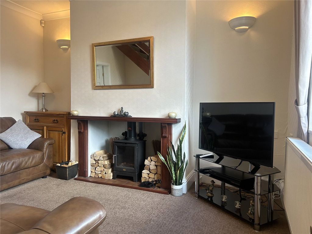 Property photo 3 of 14 Lounge