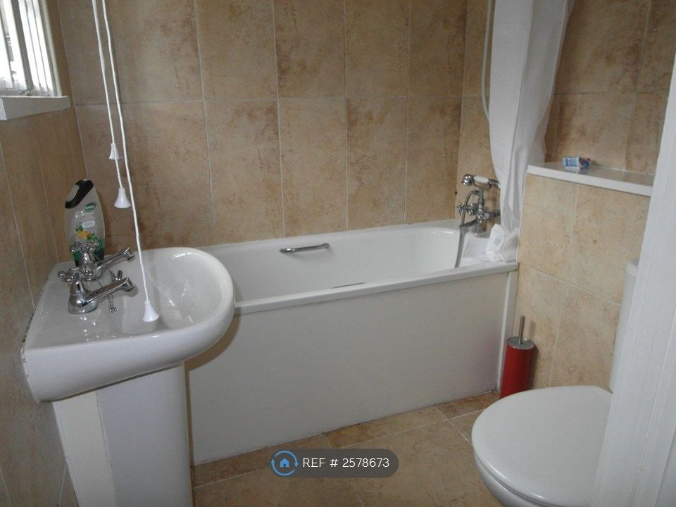Property photo 2 of 8 Bathroom