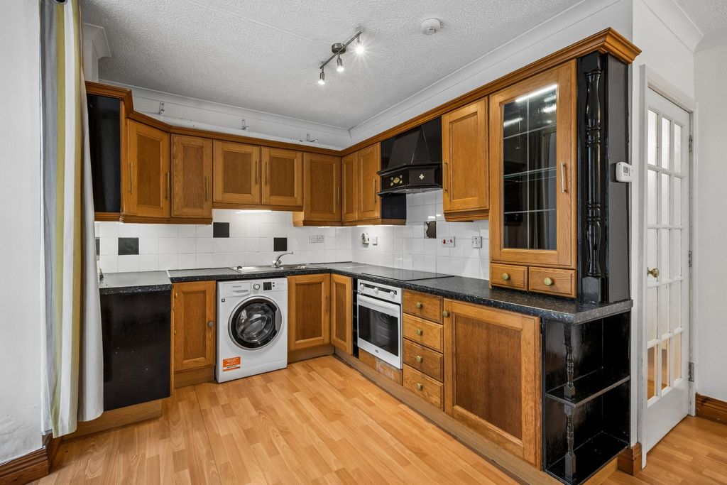Property photo 2 of 18 Picture No. 19