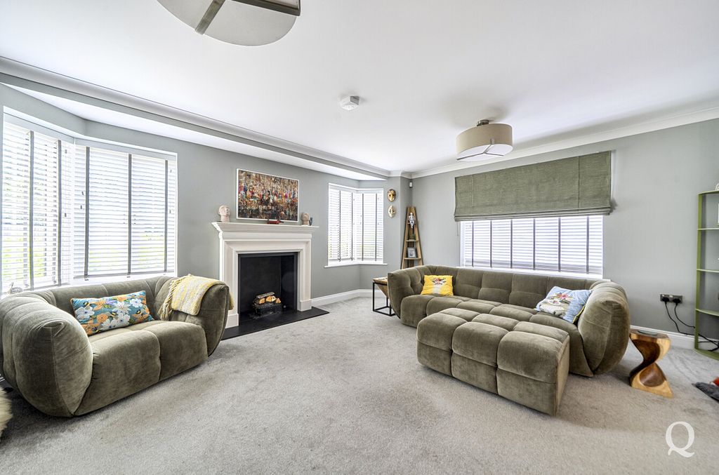Property photo 2 of 23 2775339d-37Ca-402...