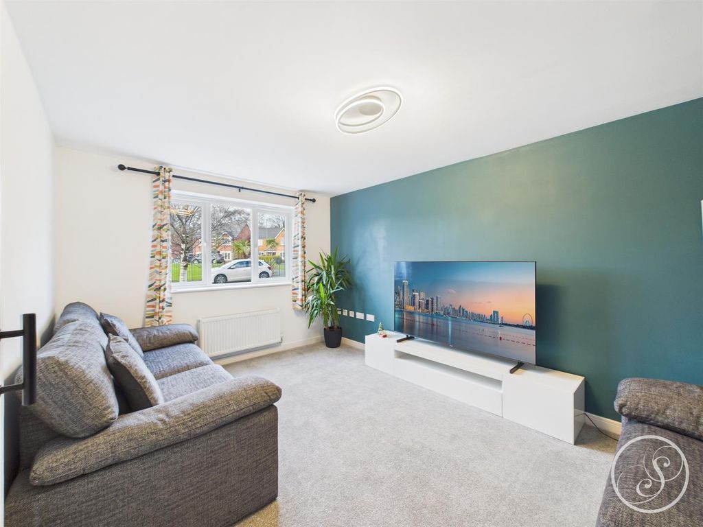 Property photo 2 of 24 Lounge