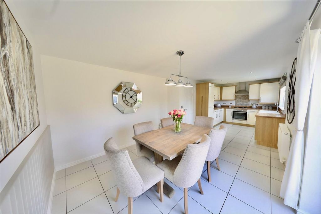 Property photo 2 of 25 Kitchen Diner