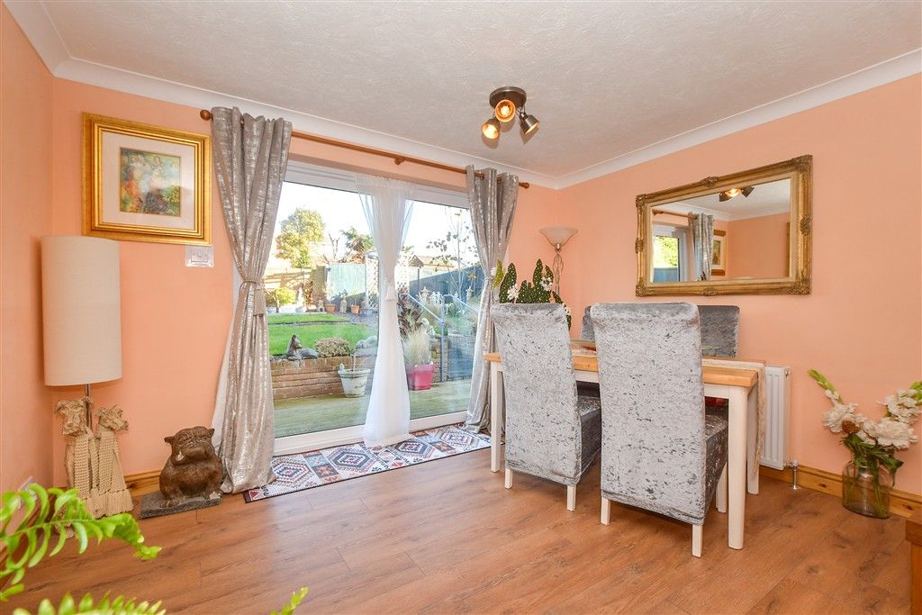 Property photo 3 of 14 Lounge