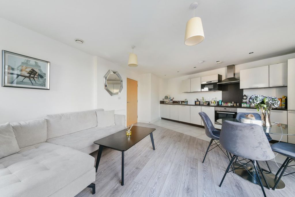 Property photo 2 of 6