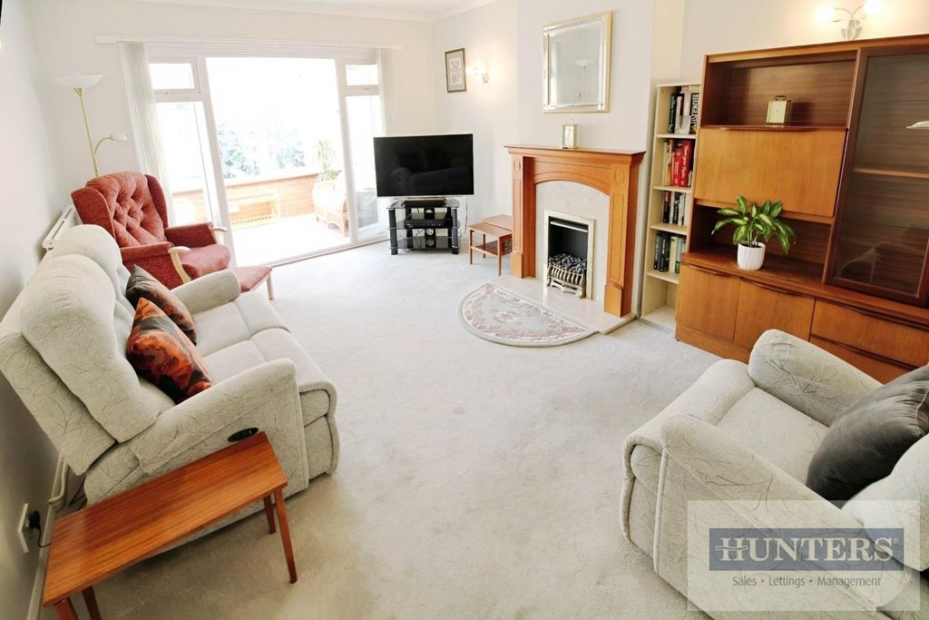 Property photo 2 of 12 Lounge