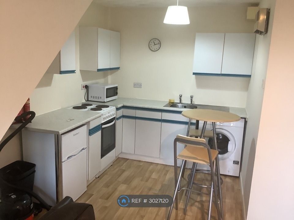Property photo 2 of 5 Kitchen