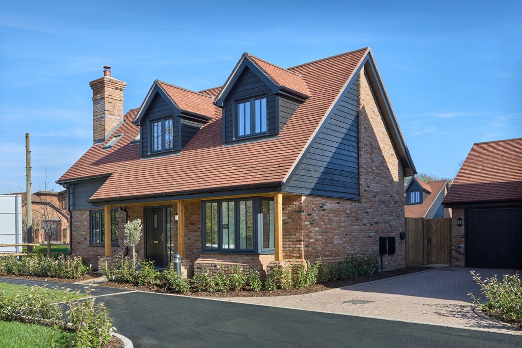 Property photo 3 of 21 72 Whitebeam