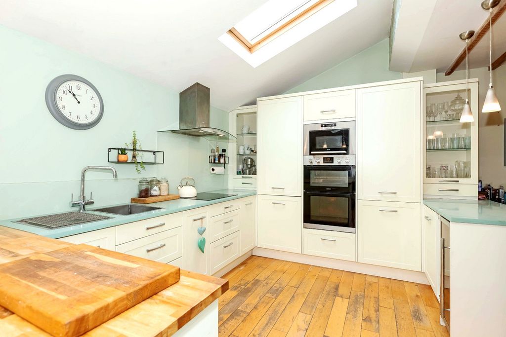 Property photo 3 of 24