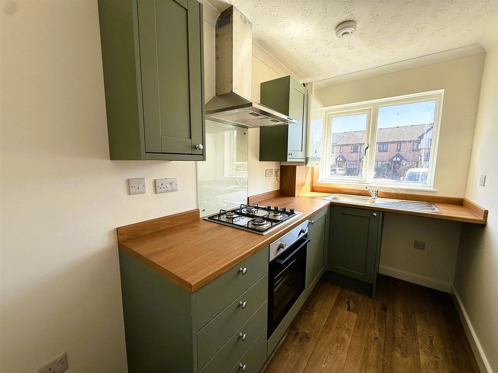 Property photo 2 of 12 Kitchen