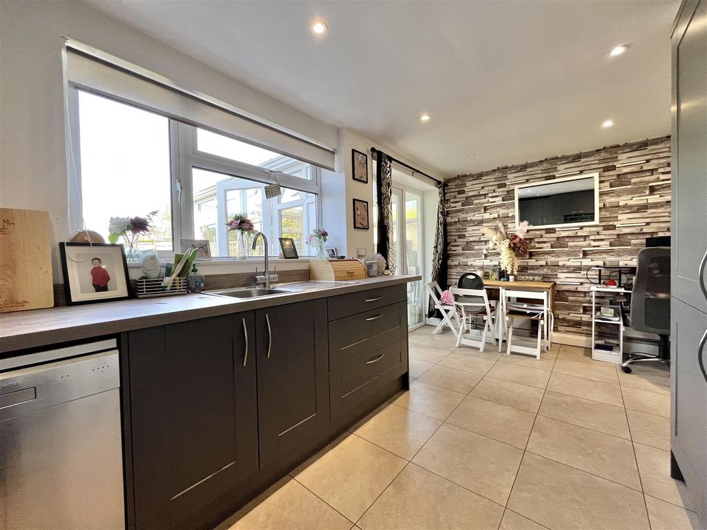 Property photo 3 of 13 Dining Kitchen