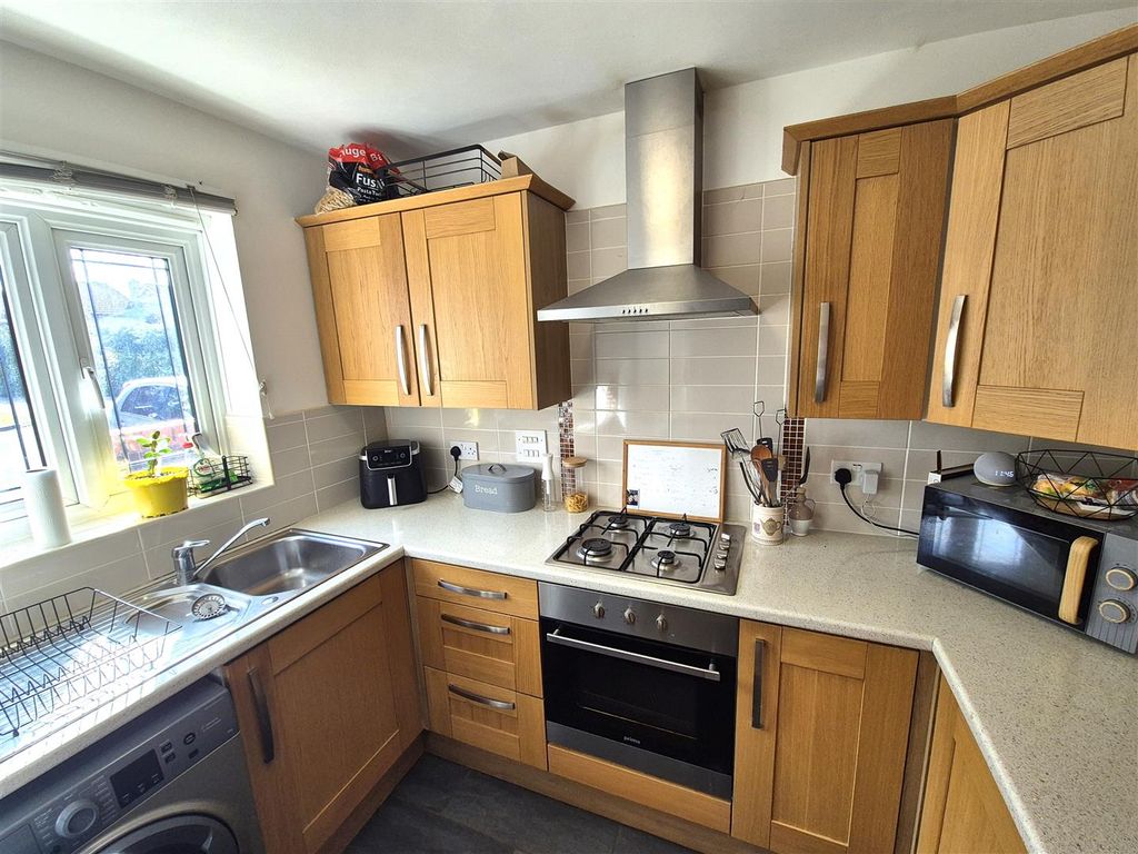 Property photo 2 of 11 Kitchen
