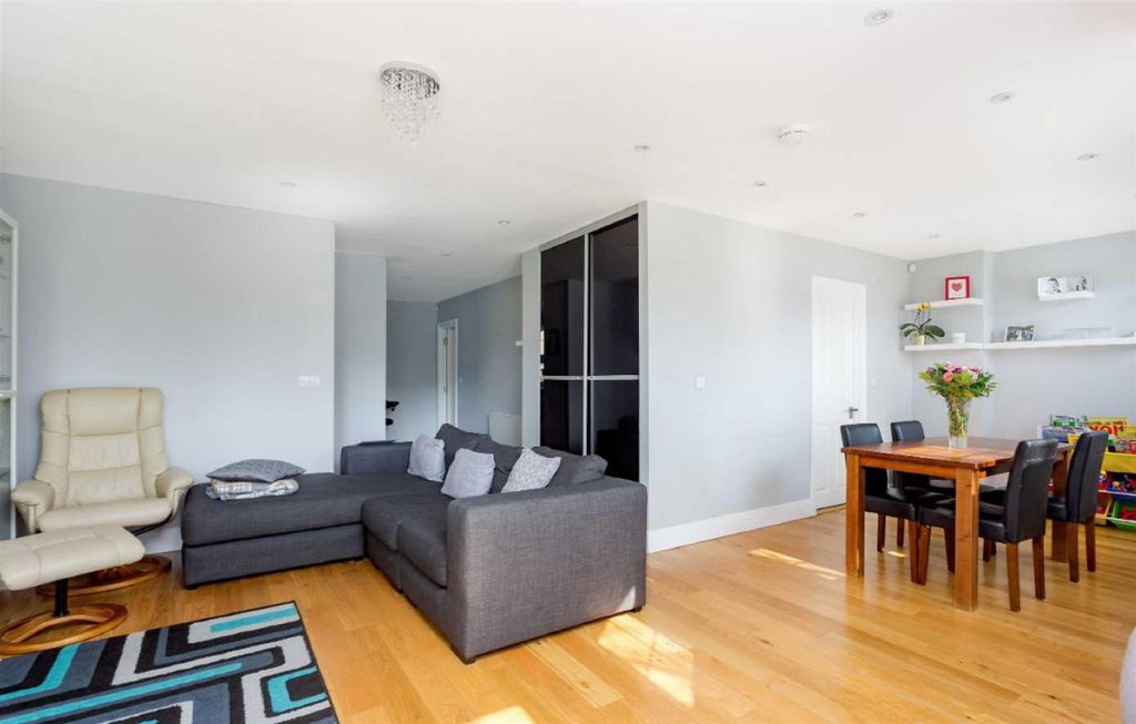 Property photo 2 of 11 Property Photo