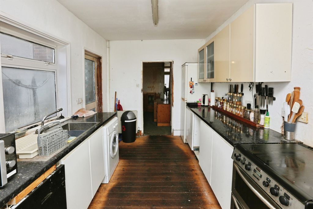 Property photo 2 of 16