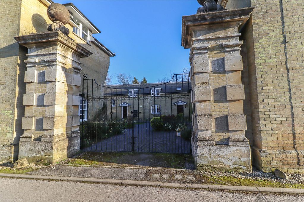 Property photo 2 of 17 Picture No. 25