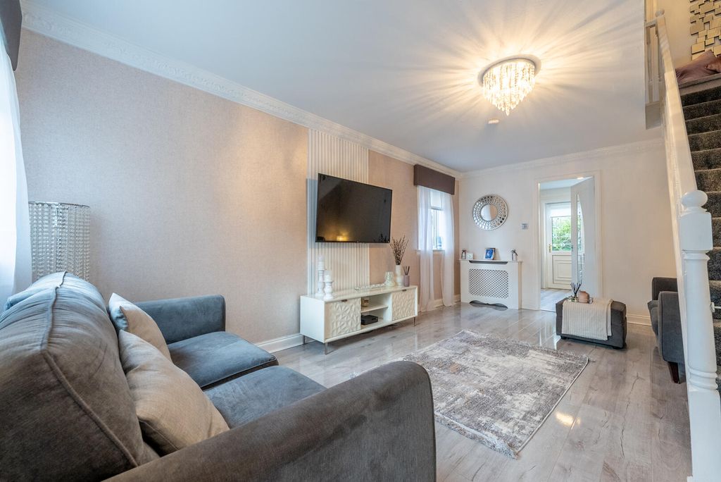 Property photo 2 of 22 Living Room