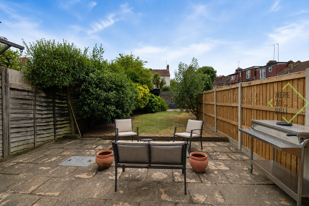 Property photo 2 of 15 Brunswick Park Road N11 - Garden1