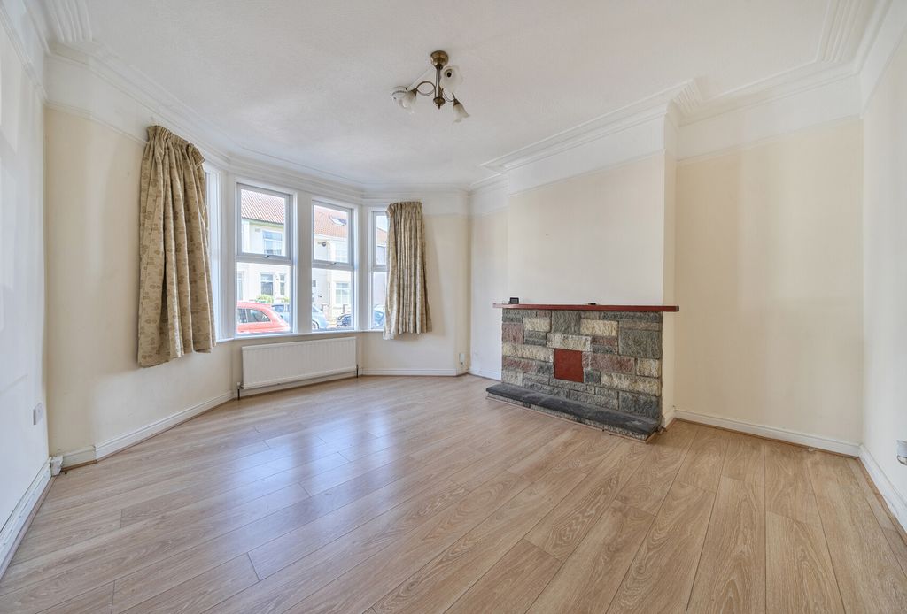 Property photo 2 of 13 1346096-8-68Bf035...