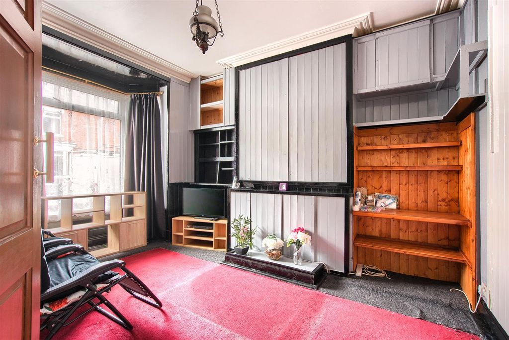 Property photo 2 of 12