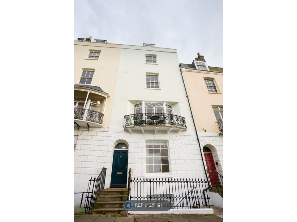 Property photo 2 of 18 4th Floor Flat With Sea Views