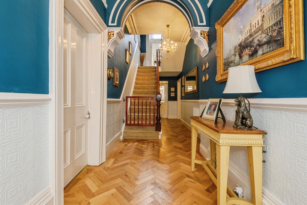 Property photo 2 of 22