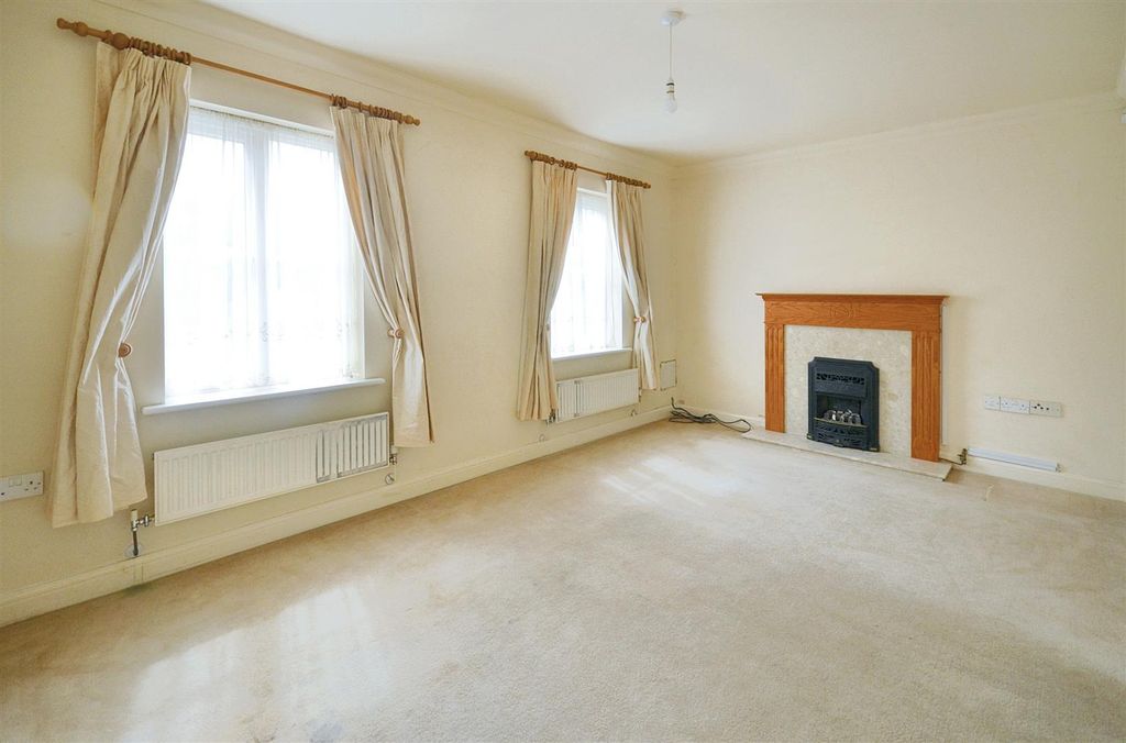 Property photo 2 of 11 Sitting Room