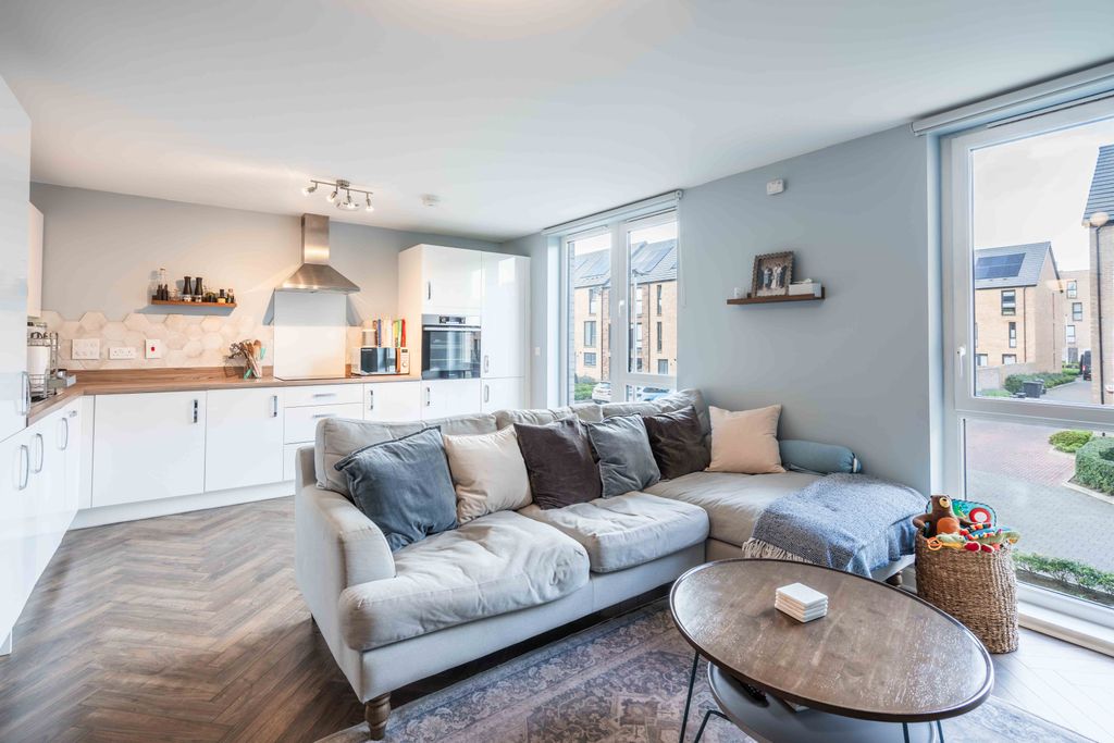 Property photo 3 of 44