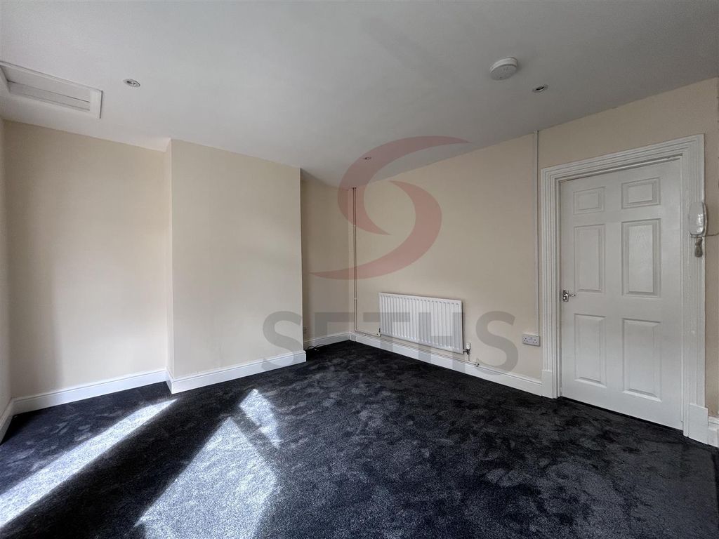 Property photo 1 of 8 Lounge