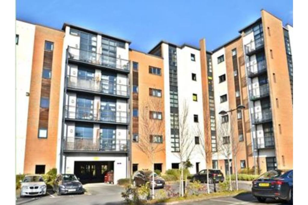 Property photo 1 of 11 Street Scene