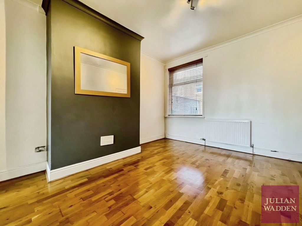 Property photo 3 of 8 Picture No. 05