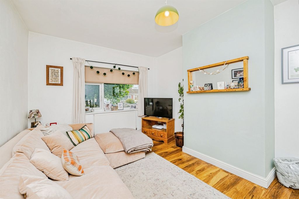 Property photo 3 of 25