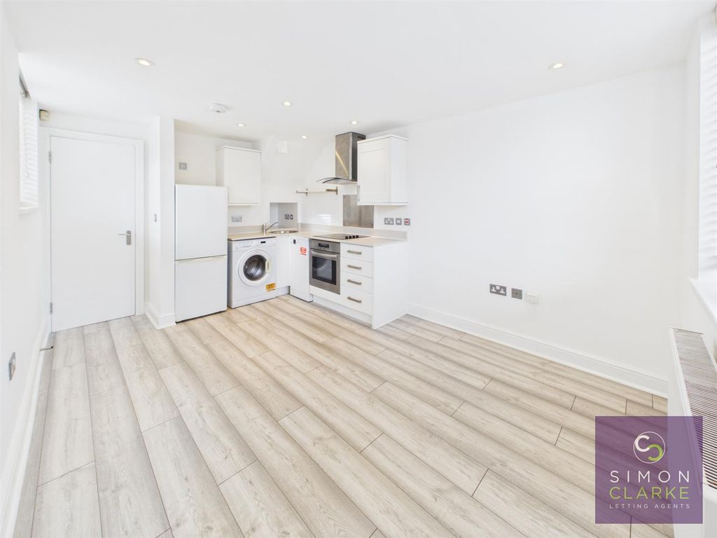 Property photo 3 of 8 Cam05425G0-Pr0186-Still008.Jpg