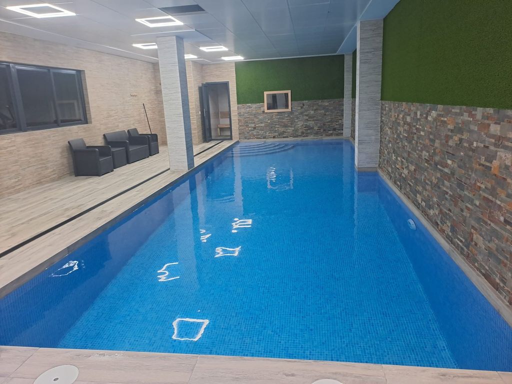 Property photo 3 of 25