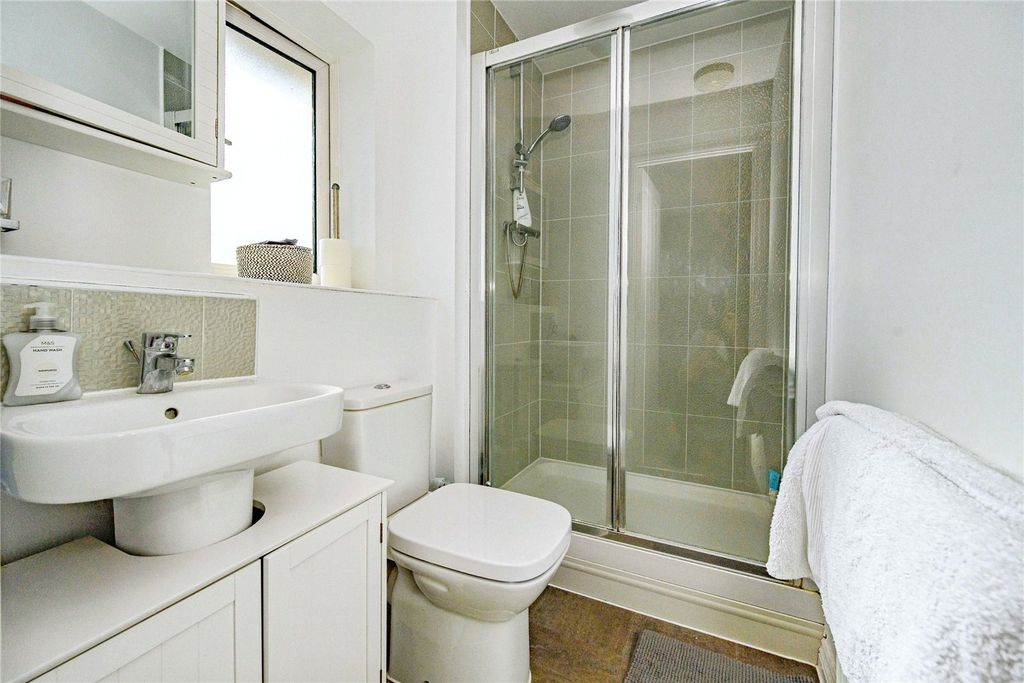 Additional image 16 of 5 bed end terrace house for saleFossett Grove, Dunstable, Bedfordshire LU6